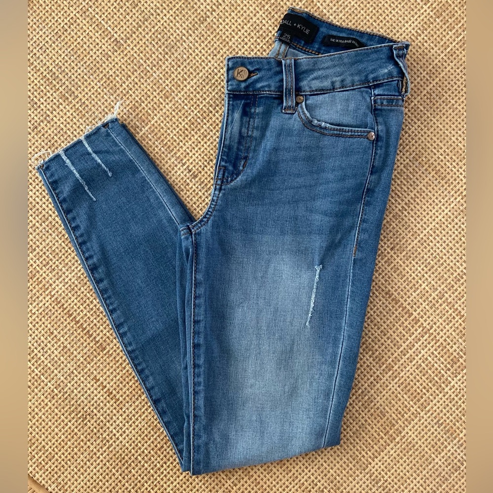 KENDALL + KYLIE The Ultra Babe Skinny Jeans 25